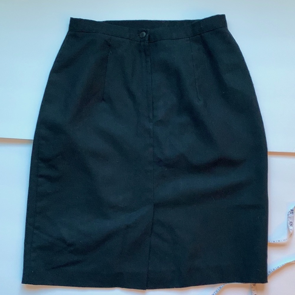 Issac Hazan Black Pencil skirt, size 10, back button/zip closure, back slit - Picture 3 of 8
